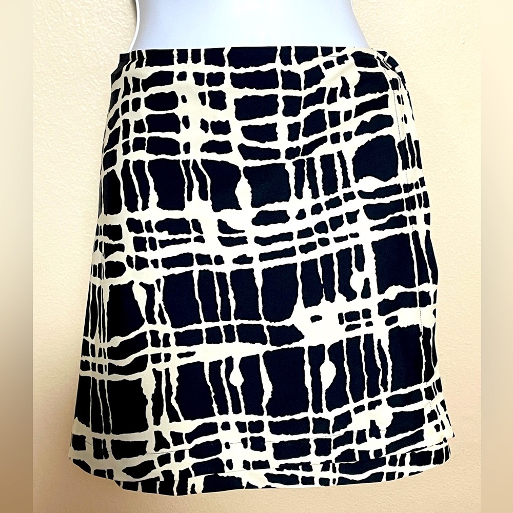 Banana Republic Swimming suit  Bottom wrapped around skirt  Black &  Ivory L